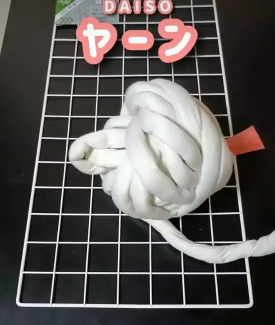 ワイヤーネットにひと手間加えると…　かわいい収納法に「インテリアにもなる！」