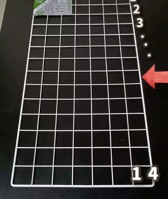 ワイヤーネットにひと手間加えると…　かわいい収納法に「インテリアにもなる！」