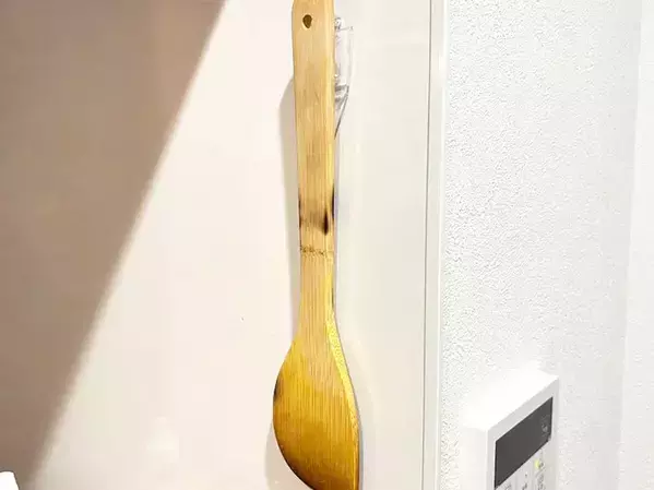 110円で自宅の収納が解決！　『ダイソー』フックのじゃない使い方に「目からウロコが落ちた」