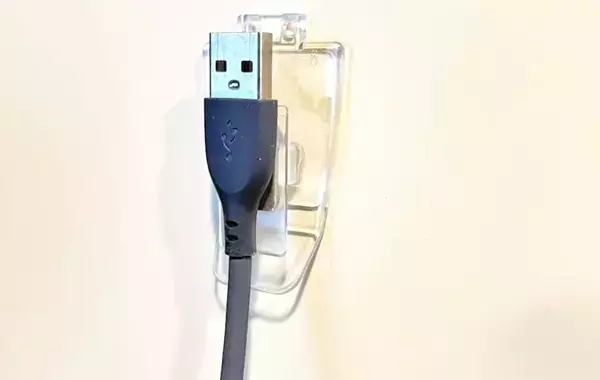 110円で自宅の収納が解決！　『ダイソー』フックのじゃない使い方に「目からウロコが落ちた」