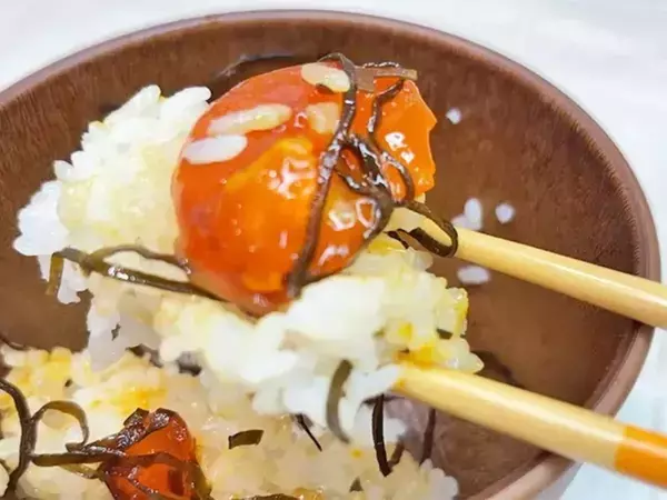 1日寝かせるだけ！　塩昆布と卵で作るレシピに「めっちゃ簡単」「ご飯が進む」