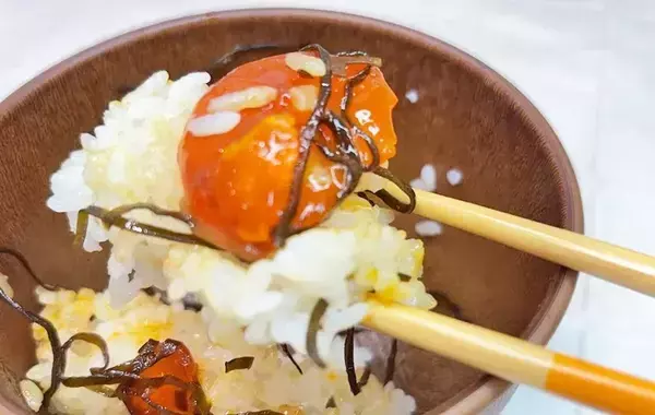 1日寝かせるだけ！　塩昆布と卵で作るレシピに「めっちゃ簡単」「ご飯が進む」