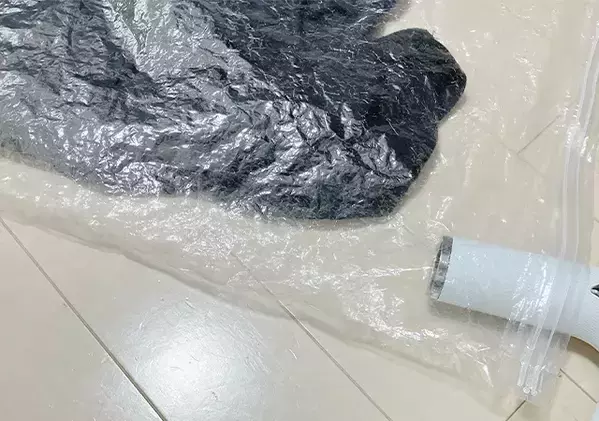 ボロボロの圧縮袋、捨てないで！　洗濯で役立つ使い道が？【ライフハック】