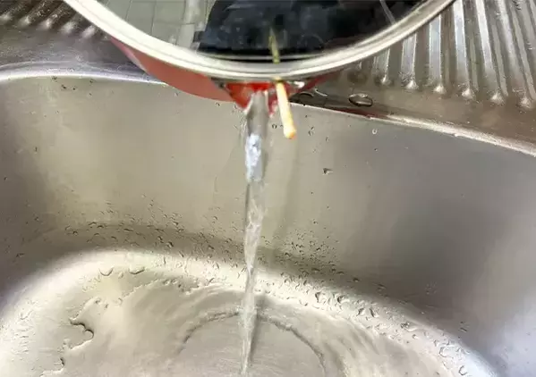 つまようじ1本で家事がラクに！　便利すぎる活用法に「時短になった」「きれいに保ってる」