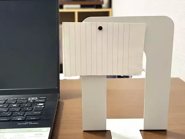 100均で買ったブックエンド　並べて使うと…？意外な収納法に目からウロコ