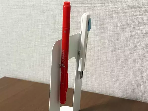 100均で買ったブックエンド　並べて使うと…？意外な収納法に目からウロコ