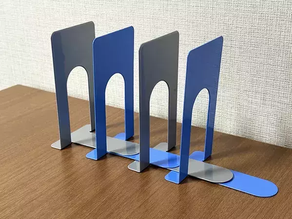 100均で買ったブックエンド　並べて使うと…？意外な収納法に目からウロコ