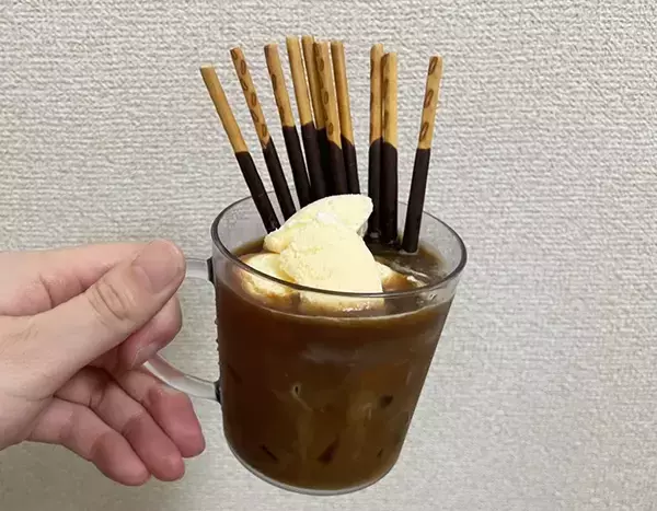 「作るのも食べるのも楽しい！」　バニラアイスとポッキーで『アフォガード風アレンジ』をしてみたら…
