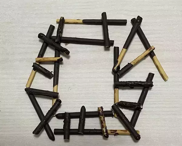 『ポッキー』を半分に折って…　できた『クリスマスのお菓子』に「かわいい」「これは盛り上がる」