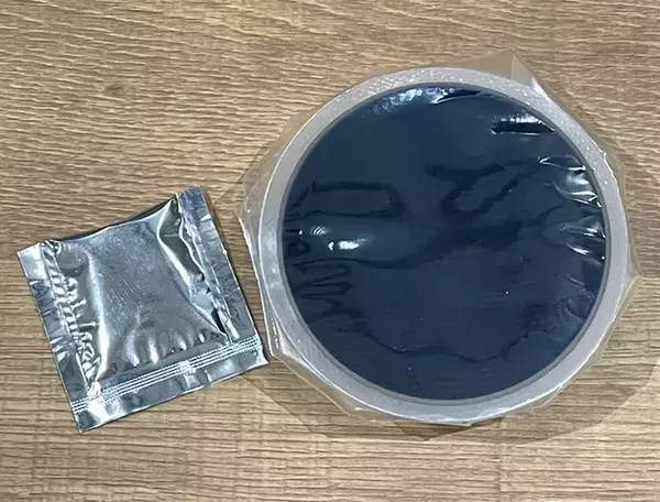 まさかの、真っ黒…！　『ローソン』の衝撃イチゴゼリーに「色からは想像できない味」