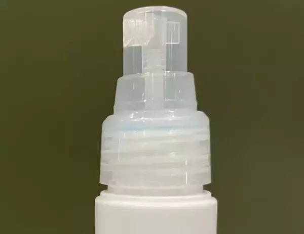 細かな化粧水を噴射！　無印良品の『化粧直しミスト』に「ポーチにあると心強い」「きれいに直せた」