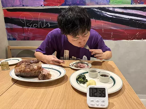 時間内に完食すれば1万円ゲット！？　夢の『超特大ステーキ』に挑んだ結果…