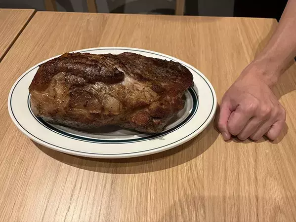 時間内に完食すれば1万円ゲット！？　夢の『超特大ステーキ』に挑んだ結果…