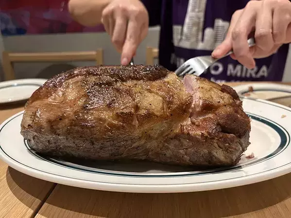 時間内に完食すれば1万円ゲット！？　夢の『超特大ステーキ』に挑んだ結果…