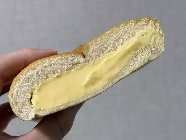 話題の『もれそうなメガクリームパン』とは？　普通のクリームパンではなく…【コンビニ】