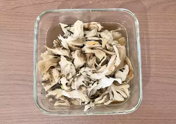 マイタケ2袋を使って？　味つけは『お茶づけ海苔』だけの“ズボラ飯”レシピ