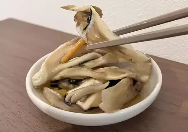 マイタケ2袋を使って？　味つけは『お茶づけ海苔』だけの“ズボラ飯”レシピ