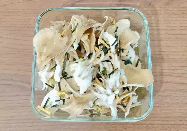 マイタケ2袋を使って？　味つけは『お茶づけ海苔』だけの“ズボラ飯”レシピ