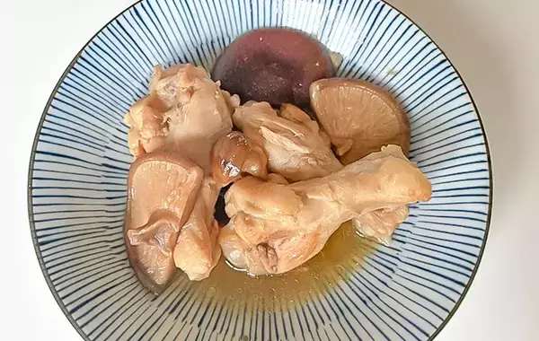 鶏手羽と一緒に煮込んだのは…？　子供が大喜びした『秋の味覚』堪能レシピ