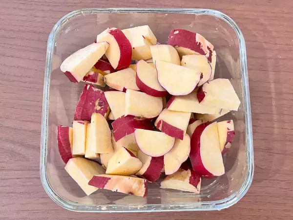 【簡単レシピ】ひと口大に切ったサツマイモを？　甘辛おいしい“絶品おかず”とは？