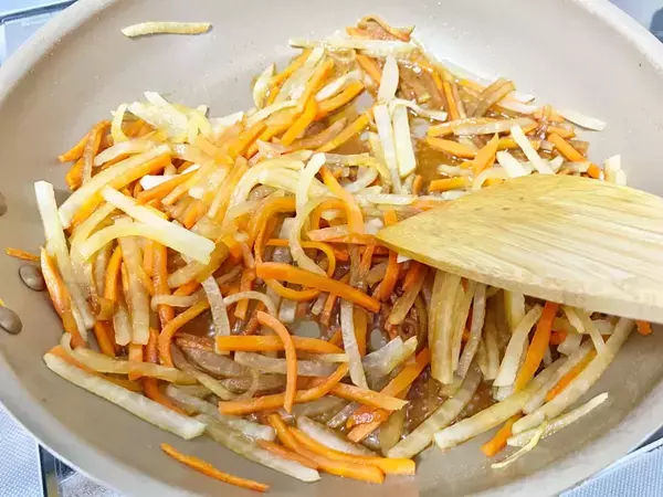 ゴボウは使わない！新感覚の『きんぴら』に「ご飯のお供にぴったり」【作り置きレシピ】
