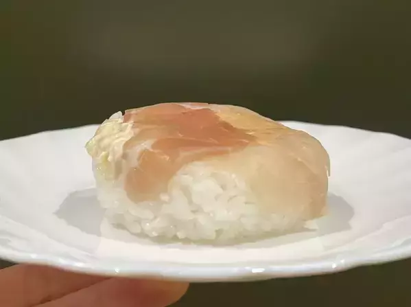 【ファミマ新作】カービィの“すいこみ”をおにぎりで再現！？　実際に食べてみた