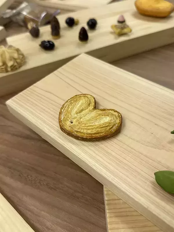 源氏パイの写真に「本物にしか見えない」「間違えて食べてしまいそう」　実は正体が…？