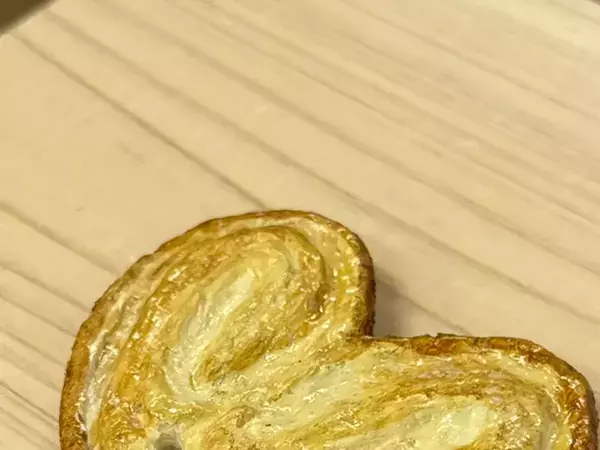 源氏パイの写真に「本物にしか見えない」「間違えて食べてしまいそう」　実は正体が…？