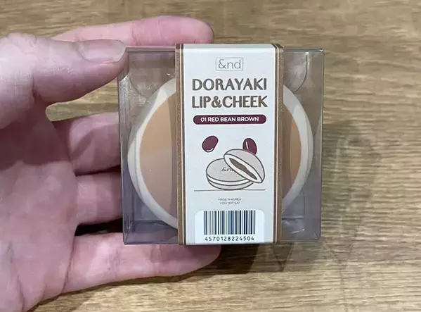 まるで『どら焼き』なコスメにキュン　『ローソン』で見つけたアイテムに「失敗しにくい」「気に入った」