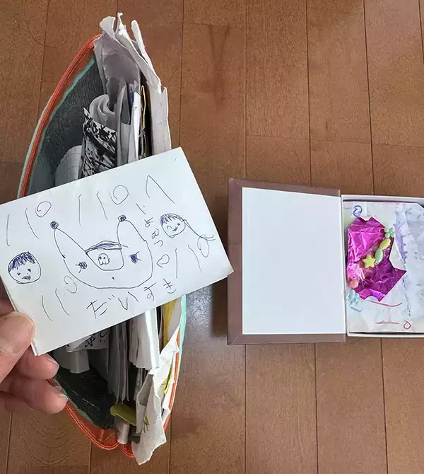 同じシールを父にねだった5歳娘　帰宅後の行動が…「天使」「尊すぎる」