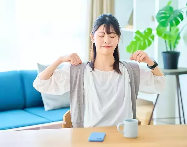 エレベーターで他人と2人きり　とっさの視線で診断する『人付き合いの癖』診断