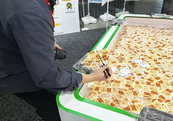 ファミマのスプーン、なんで穴が空いてるの？　理由に「それは素晴らしい！」