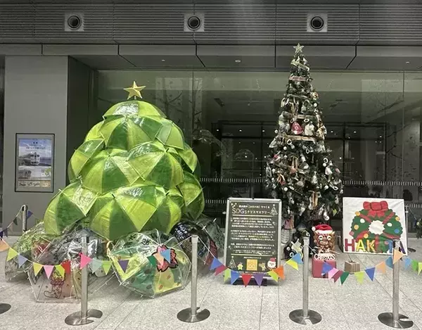 駅に大量に届く落とし物　駅員が発案した、クリスマスのまさかの活用法が？