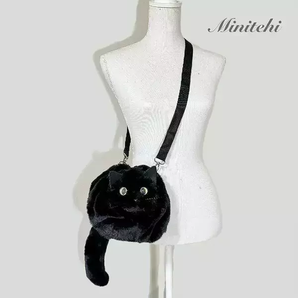 リアルすぎて二度見！　本物の猫と思いきや…正体に「見かけたら絶対に声をかける」「天才」