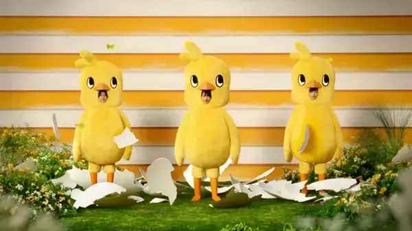 timeleszの『ひよこ組』がチキンラーメン新CMに出演！　『卵』の殻を破る場面も…！