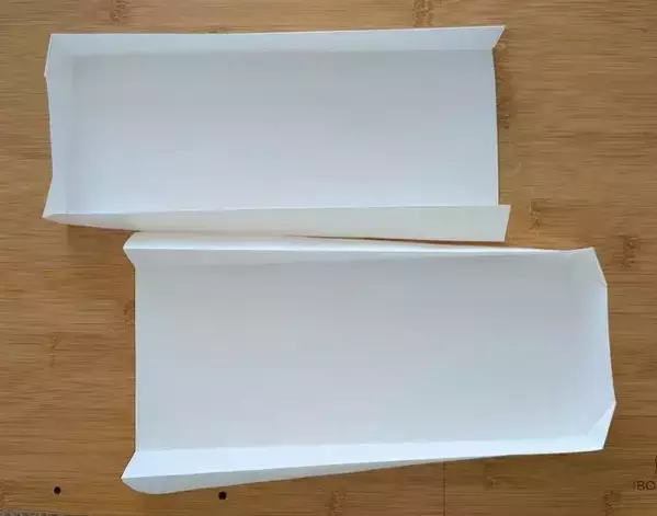 A4用紙を2枚折るだけ！　キッチン収納の裏技に「賢い」「万能すぎた」