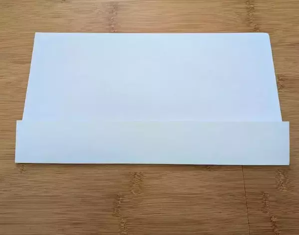 A4用紙を2枚折るだけ！　キッチン収納の裏技に「賢い」「万能すぎた」