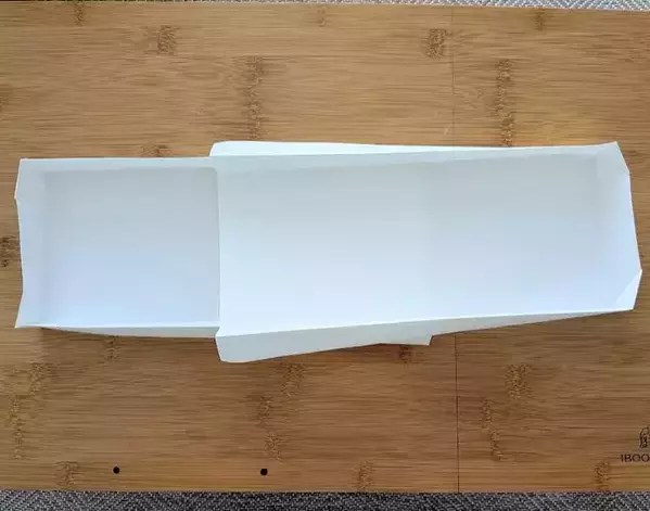 A4用紙を2枚折るだけ！　キッチン収納の裏技に「賢い」「万能すぎた」