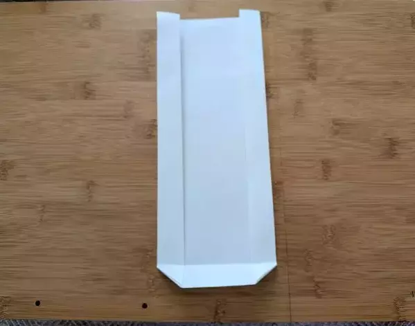 A4用紙を2枚折るだけ！　キッチン収納の裏技に「賢い」「万能すぎた」