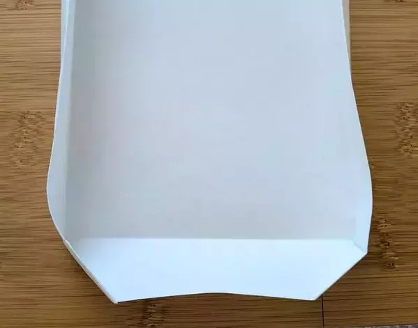 A4用紙を2枚折るだけ！　キッチン収納の裏技に「賢い」「万能すぎた」