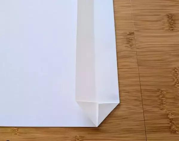 A4用紙を2枚折るだけ！　キッチン収納の裏技に「賢い」「万能すぎた」