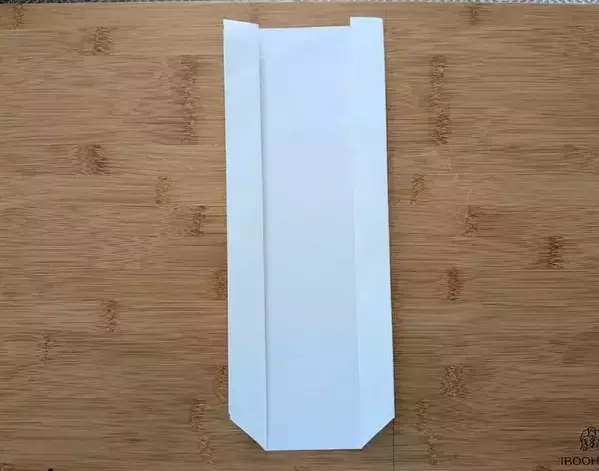 A4用紙を2枚折るだけ！　キッチン収納の裏技に「賢い」「万能すぎた」