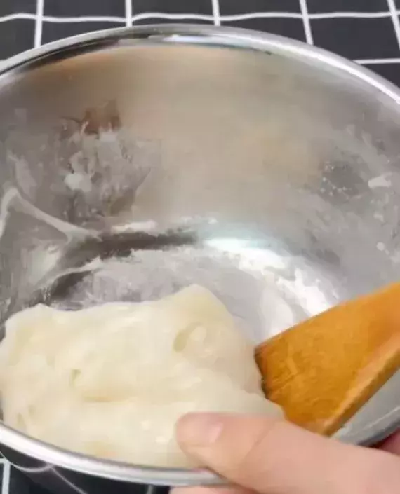 切り餅にバターと卵黄を混ぜると？　完成品に「家族で争奪戦」「最高すぎる」