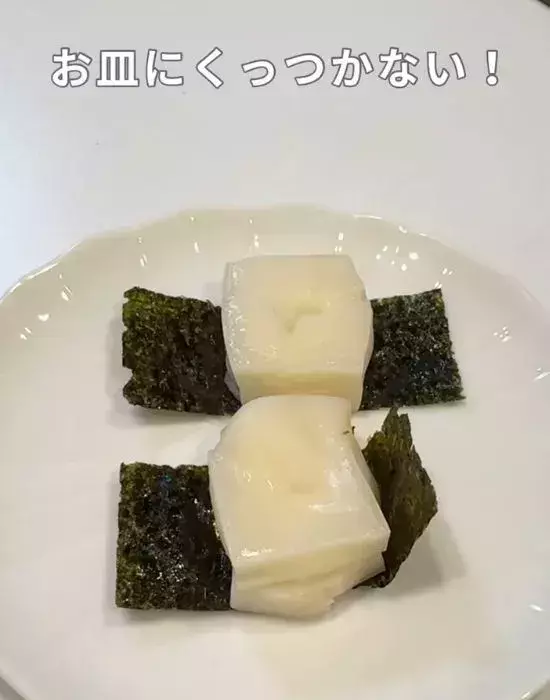 餅に『あずきアイス』をかけてみて！　完成した一品に「秒でなくなる」「極上」