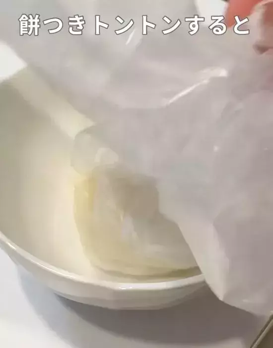 餅に『あずきアイス』をかけてみて！　完成した一品に「秒でなくなる」「極上」