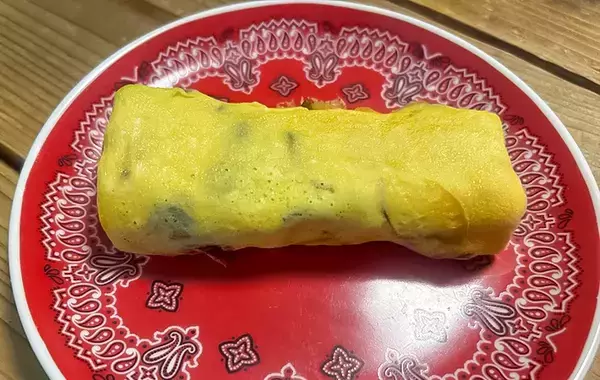 「もっと早くやればよかった」おせちに飽きたら試してみて！　昆布巻きを卵で巻いたら…