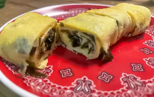 「もっと早くやればよかった」おせちに飽きたら試してみて！　昆布巻きを卵で巻いたら…