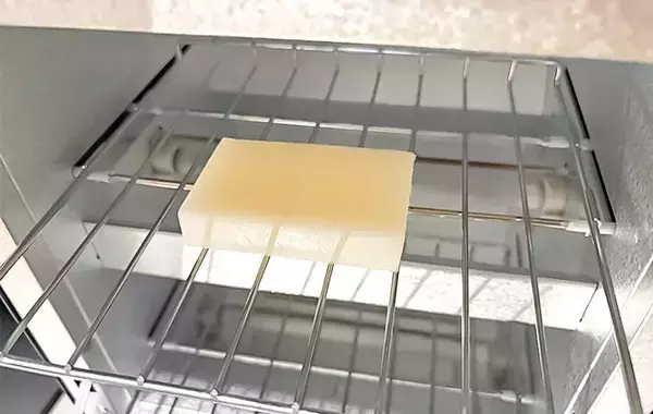 餅にのせて海苔で巻くと…　できた簡単ごはんに「もっと作ればよかった！」