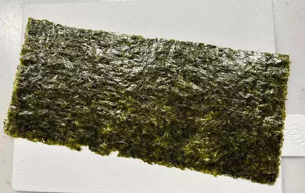 餅にのせて海苔で巻くと…　できた簡単ごはんに「もっと作ればよかった！」