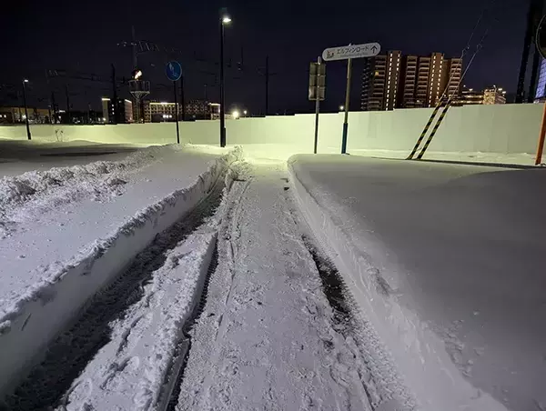 雪についた足跡を見て…？　『雪国あるある』なセリフに「めちゃくちゃ分かる」「感謝する瞬間だわ」